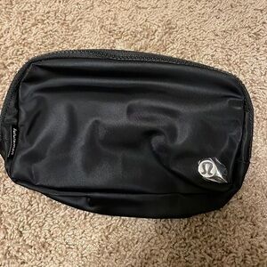 Lululemon everywhere belt bag